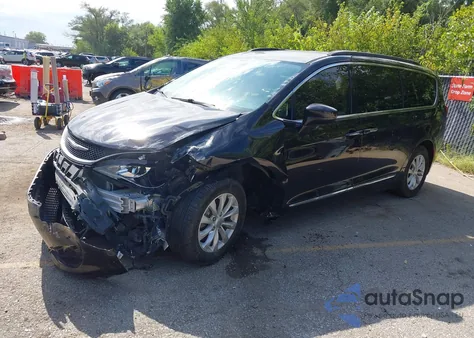 2017 Chrysler Pacifica Touring-L из США, поврежденный, VIN 2C4RC1BG9HR526708